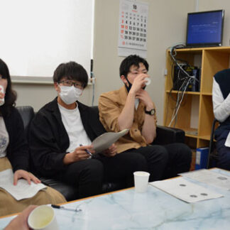 地元産品で凍結乾燥食品開発　ふたみ青果と釧路公立大生(2021-10-22)