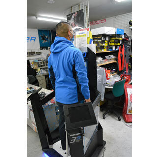 足型３Ｄ採寸で靴ぴったり　アイス用品専門店、スキャナー導入(2021-10-29)