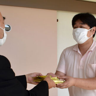 敬老の日協賛事業で福祉施設に煎茶寄贈(2021-10-03)