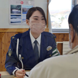 住民２人が免許返納　釧路署が音別で出張相談会(2021-10-29)