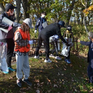 太田小、中学校が地域住民と農協、両校周辺清掃(2021-10-27)