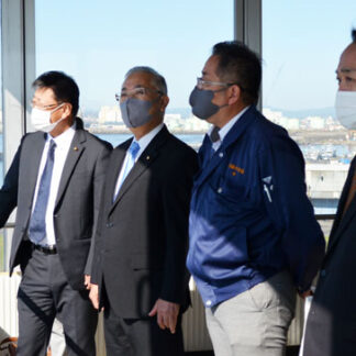 横山参院議員が赤潮被害調査(2021-10-10)