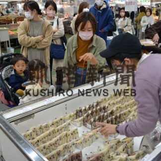 人気のフルーツサンド販売　きょうから駅西都ＳＡＬＥ(2021-10-15)