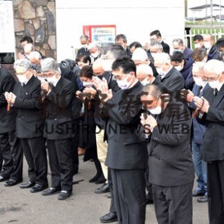 元島民、北方領土に合掌　納沙布岬で慰霊祭(2021-10-18)