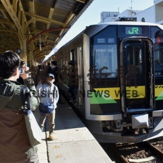 新旧車両をお披露目　ＪＲ、周年記念イベント(2021-10-31)