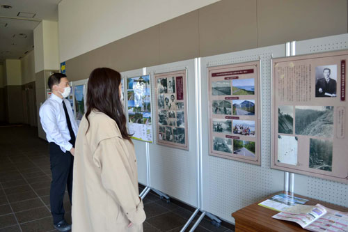 合同庁舎で「懐かシーニックパネル展」(2021-10-09)