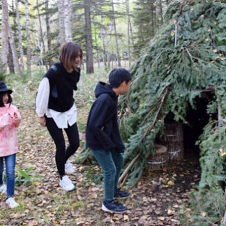 狩猟寝床「クチャ」などアイヌ文化体験ツアー(2021-10-09)