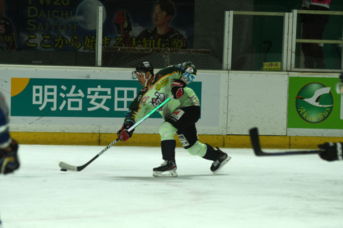 クレインズ延長負け 東北に3-4、4位後退(2021-10-12)