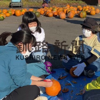 地産カボチャでランタン作り(2021-10-31)