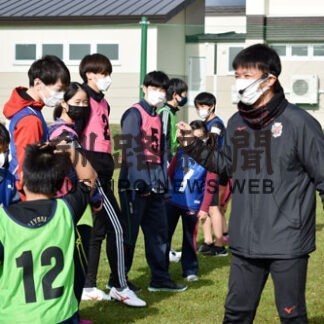 指導者や少年団員が思考力向上などのトレーニング方法学ぶ(2021-11-19)