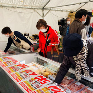 根室直送市 売り上げ９４％増８８９万円　４２００人来場、ホッケやサバ人気(2021-11-12)