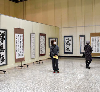 石川、折出さん準大賞に選出　釧書展始まる(2021-11-20)