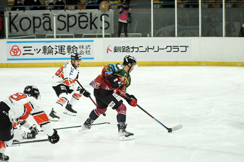 クレインズ2位浮上に前進 日光に2―1 上野、意地の2得点(2021-11-28)