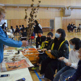 いろんな仕事に興味深々　共栄賞でジョブカフェ(2021-11-21)
