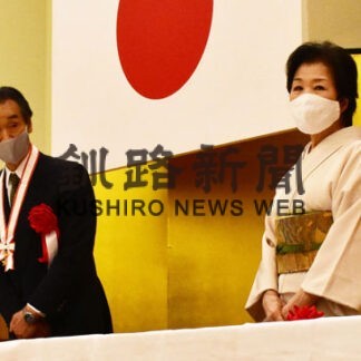 釧根で文化賞授賞式　芸術部門から陶芸の三浦さん(2021-11-04)