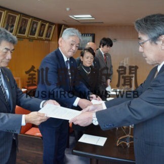 財政健全化へ改革訴え　釧路地方法人会が市に税制改正提言書(2021-11-25)