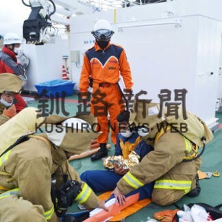 火災船、救出手順確認　釧路海保と特殊救難隊訓練(2021-11-19)