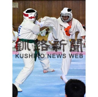 日ごろの鍛錬の成果競う　極真空手道大会(2021-11-23)