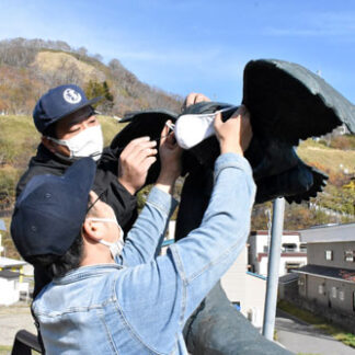 商工会青年部が熊越橋で清掃作業(2021-11-07)