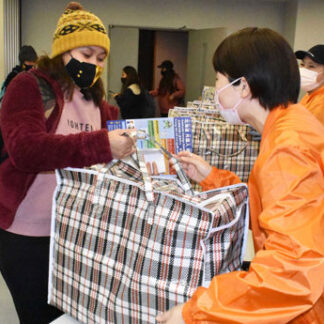 釧根在住外国人を支援　食料や生活用品無料配布(2021-11-14)
