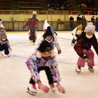スケートの基礎学ぶ　桜ヶ岡ひぶなクがスケート教室(2021-11-16)