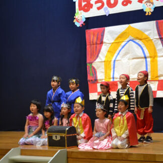 学年ごとに歌や遊戯　昭和スポーツ幼稚園発表会(2021-11-24)