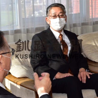 「柔軟発想で挑戦を」　根室市教育長に波岸氏着任(2021-11-02)