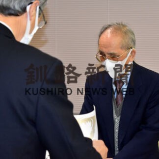 少年団発展に尽力　垂水さんに道スポーツ協会表彰伝達(2021-11-04)