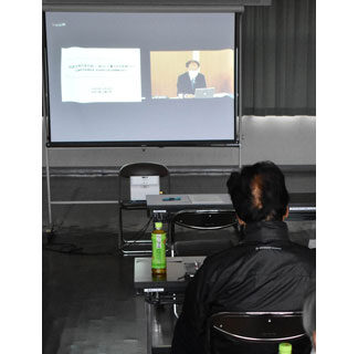 コロナ禍の町内会活動は　リモートで研究大会(2021-11-16)