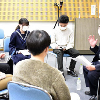 領土返還運動次世代育成で全国の若者６人が得能さんと意見交換(2021-11-28)