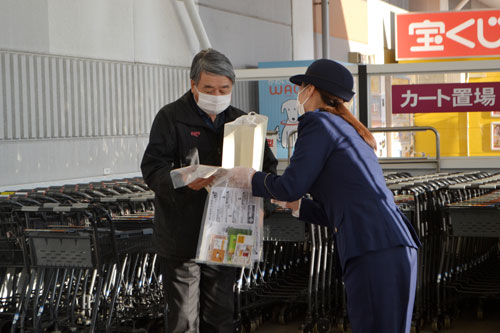 釧路署が大型店で児童虐待防止啓発活動(2021-11-25)