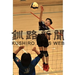 釧路ＡＴ１が女子連覇　小学バレー釧路地区(2021-12-27)