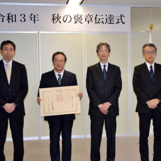 濱谷建設に秋の褒章伝達　「地元、社会への貢献今後も」(2021-12-10)