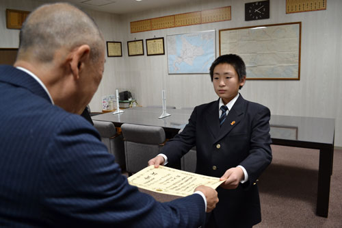 「税の標語」で青陵中・宇井さん税務署長賞(2021-12-10)