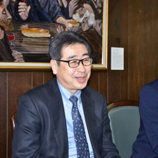 道財務局長の明瀬氏釧路新聞社訪問(2021-12-09)