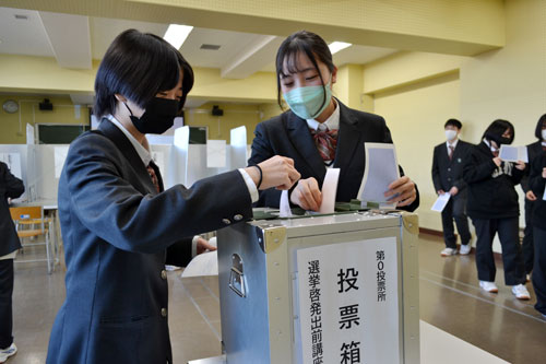 道選管釧路支所が白糠高で出前講座(2021-12-15)