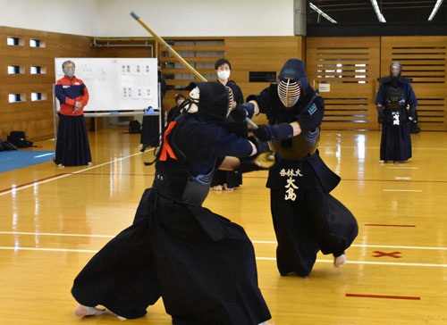 杏林大初の頂点に 全釧路団体、若さあふれる剣道披露(2021-12-12)