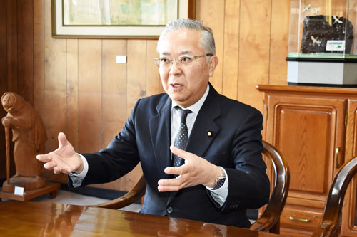 ウニ種苗放流で実証実験 横山参院議員、年末あいさつ(2021-12-15)