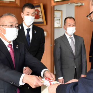 根室西ＲＣ、消防設備基金に寄付(2021-12-18)