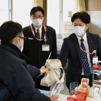 強盗事件対応を確認　上春別郵便局で訓練(2021-12-17)
