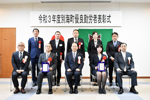 河田さん36年間尽力 優良勤労者(2021-12-10)