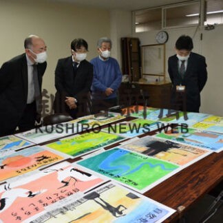 会長賞に松尾さん　市民憲章ポスター審査会(2022-01-13)