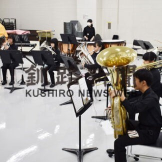 昭和小管打八重奏、全道へ　「悔いのない演奏を」　アンサンブルコンテスト(2022-02-13)