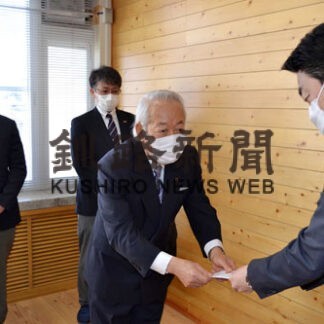 風林カントリーク、森と緑の会に寄付　釧新基金にも拠出(2022-02-13)