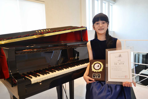 齊藤さんピアノコン金賞、オンライン大会 「全国入賞目指す」(2022-03-25)