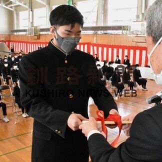 ３年間の思い胸に門出　管内高校で卒業式(2022-03-02)