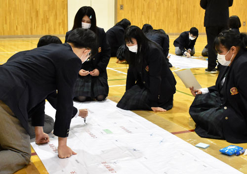 避難所運営 理解深める 増水想定しHUG活用 標津高生(2022-03-29)
