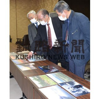 名所や景勝地の作品並ぶ　釧路町観光協会がフォトコン審査会(2022-03-03)