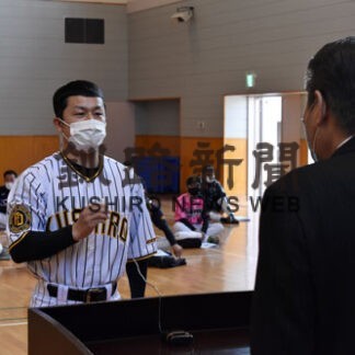 総合開会式で「正々堂々と成果発揮」、釧新あさ野球は来月８日開幕(2022-04-18)