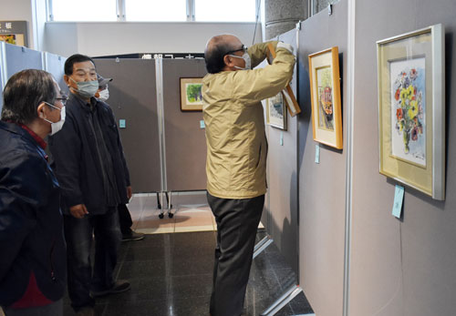 花や風景 色紙画多彩に 日本水彩画会釧路支部 きょうから作品展(2022-06-01)
